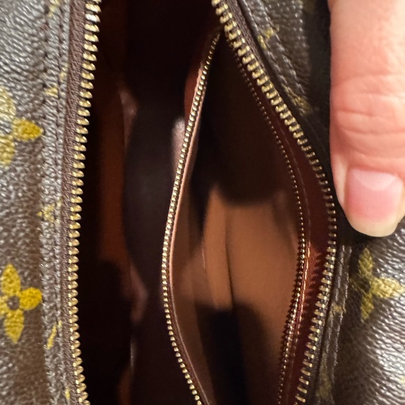 Authentic Louis Vuitton Nile canvas crossbody pre loved
Make me an offer - Picture 8 of 16